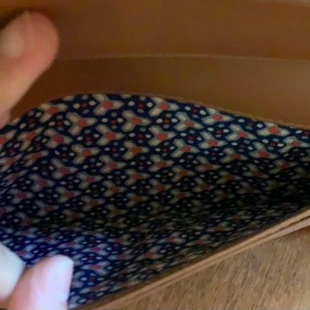 Tory Burch Robinson Wallet - Picture 7 of 9